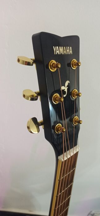 Chitara Yamaha Electro Acustica Solid wood Top  Fishman Blend Microfon