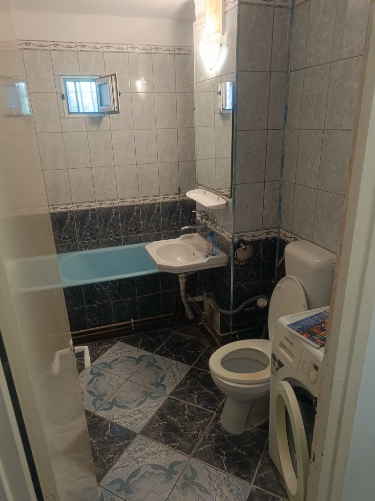 Ofer spre închiriere apartament 2-3 cam