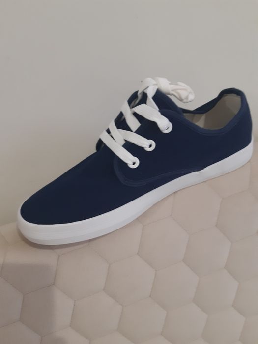 Teniși NOI culoare bleumarin, mărime 38