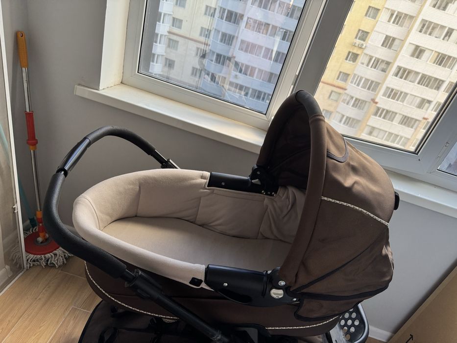 Коляска Quinny 2 в 1 (люлька+прогулочный блок)