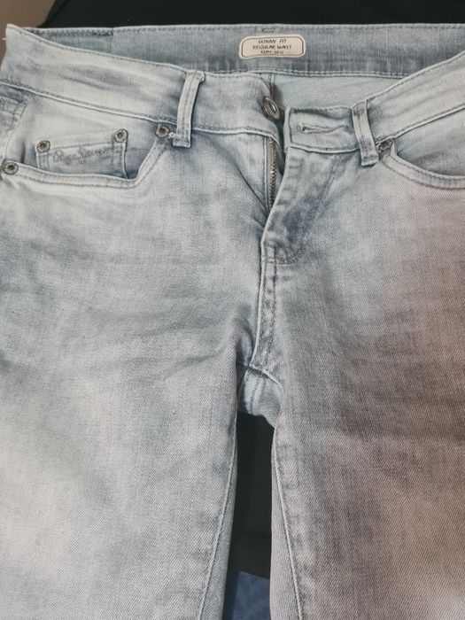 Vând blugi skinny dama