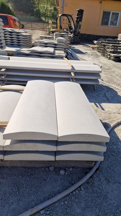 Capace de gard și coame semi rotunde și drepte