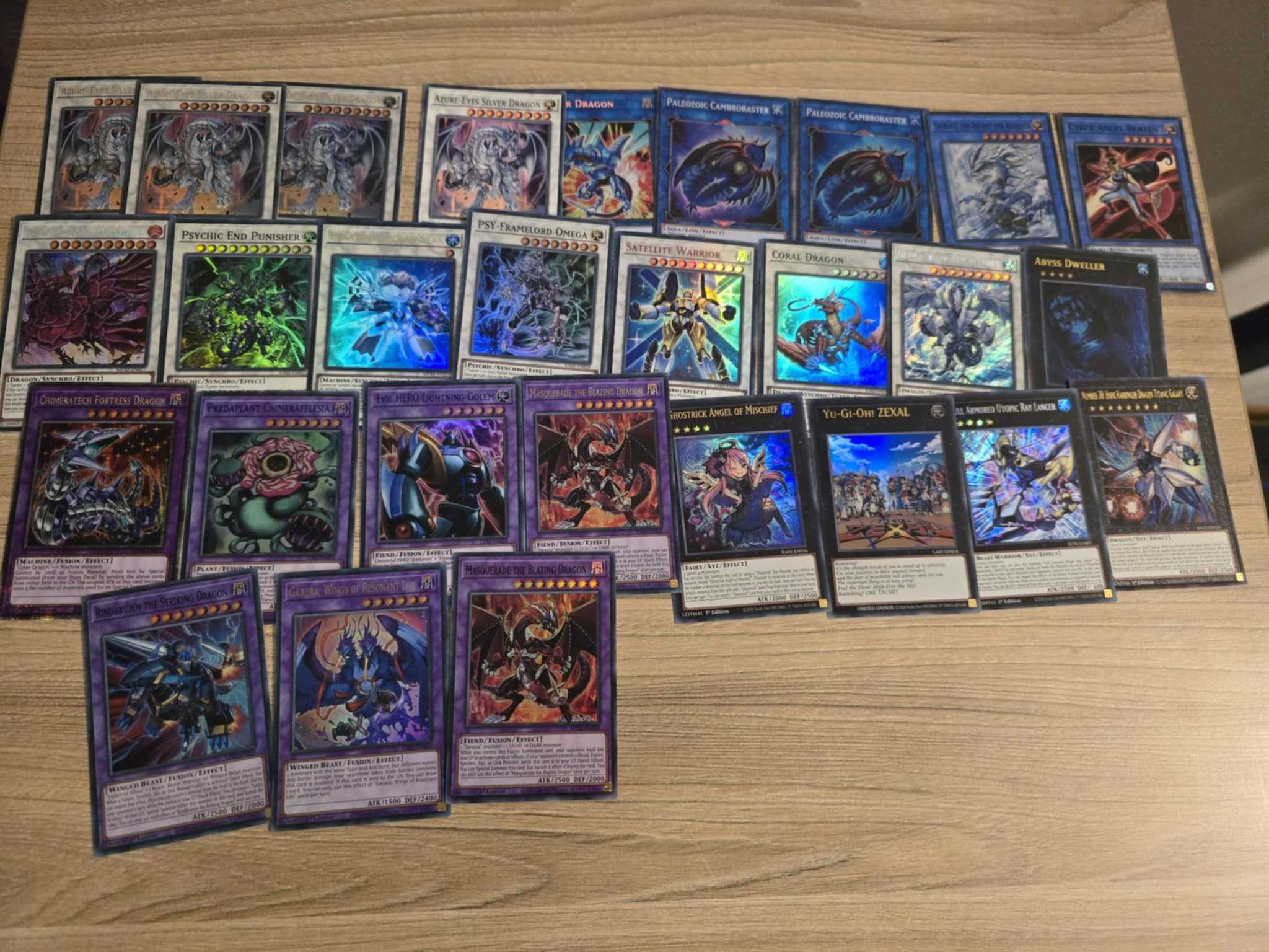 Оригинални чисто нови карти Yu-Gi-Oh + протектори + кутия