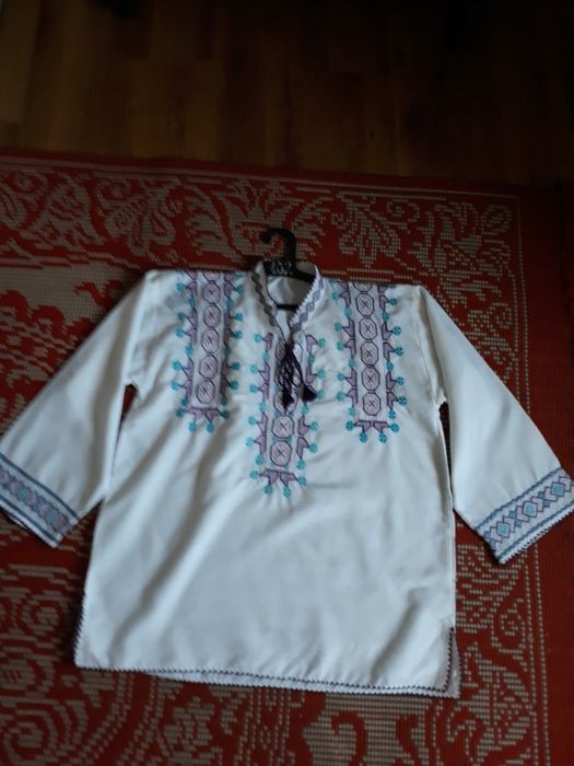 Cămașă cusută manual pe musca