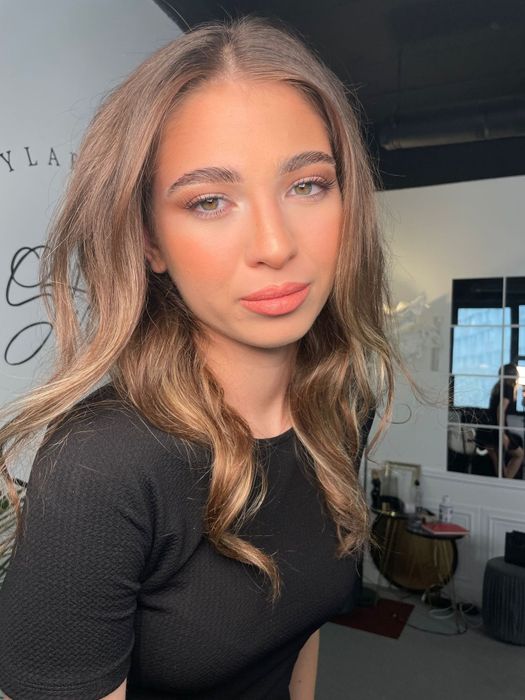 Makeup artist Mirela Tudor.