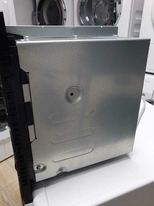 17L - Miele M6022 Микровълнова Фурна с Грил за вграждане