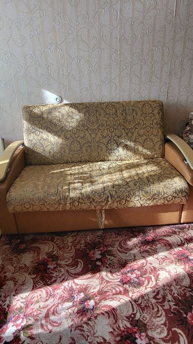 Срочно продам диван