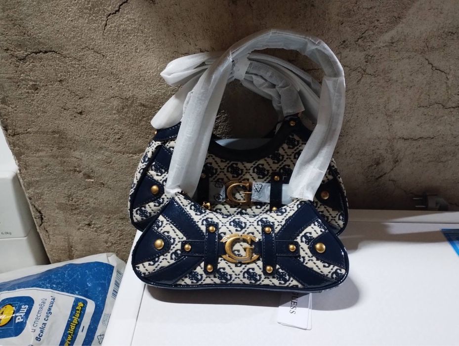 Дамски оригинални чанти guess