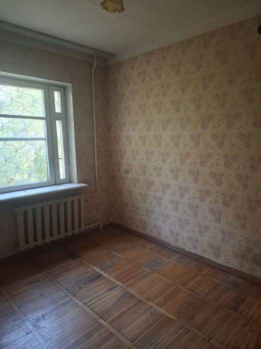 Продаю квартиру Яшнабадский р-он Авиасозлар-1 77-сер 3-ком 1-этаж 4-эт