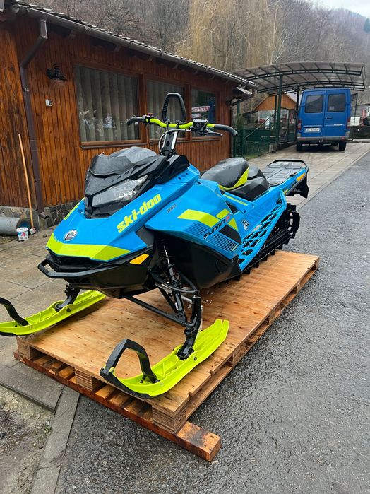 Snowmobil Ski-Doo Summit 850
