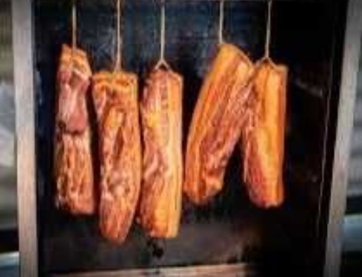 Afumatoare carne cu fum cald