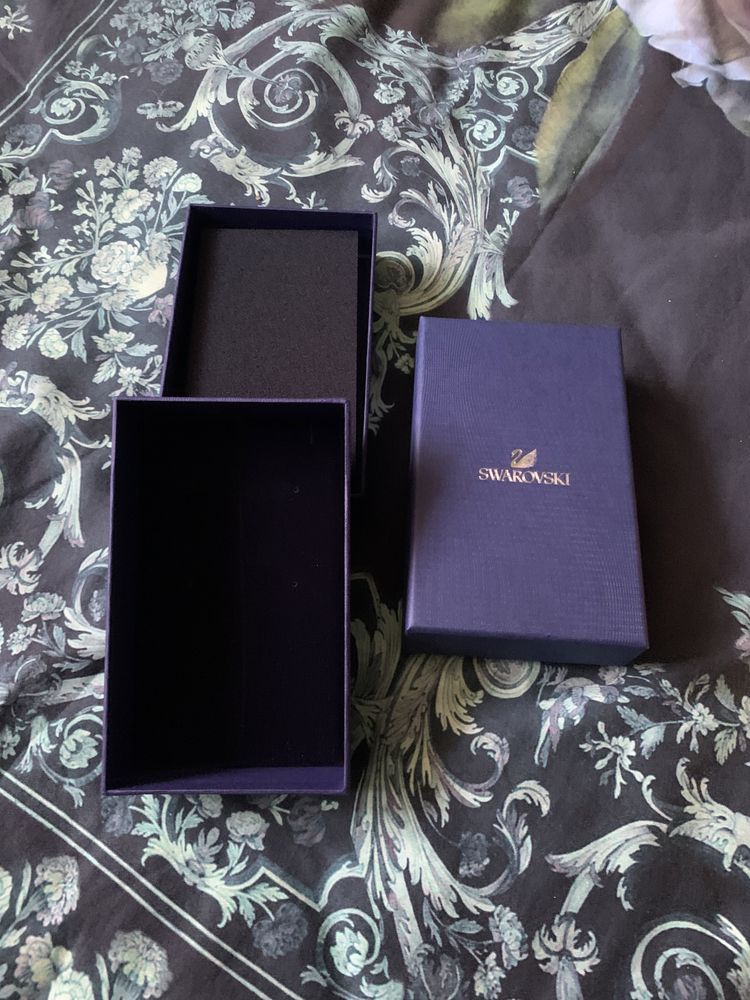 Оригинална кутия за бижу Swarovski и торбички