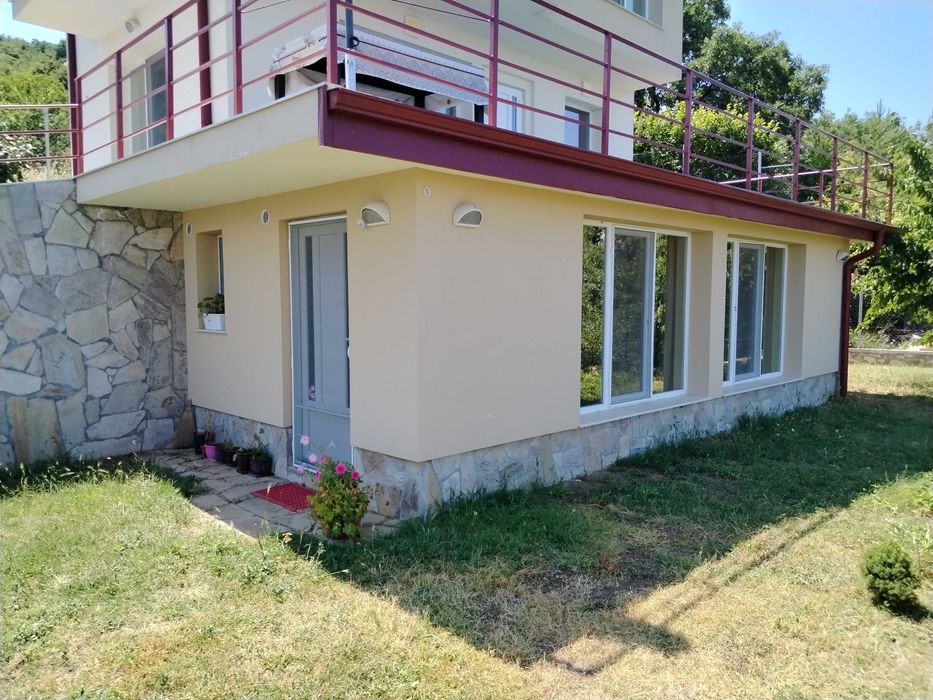 Студио Панорама със сезонен басейн