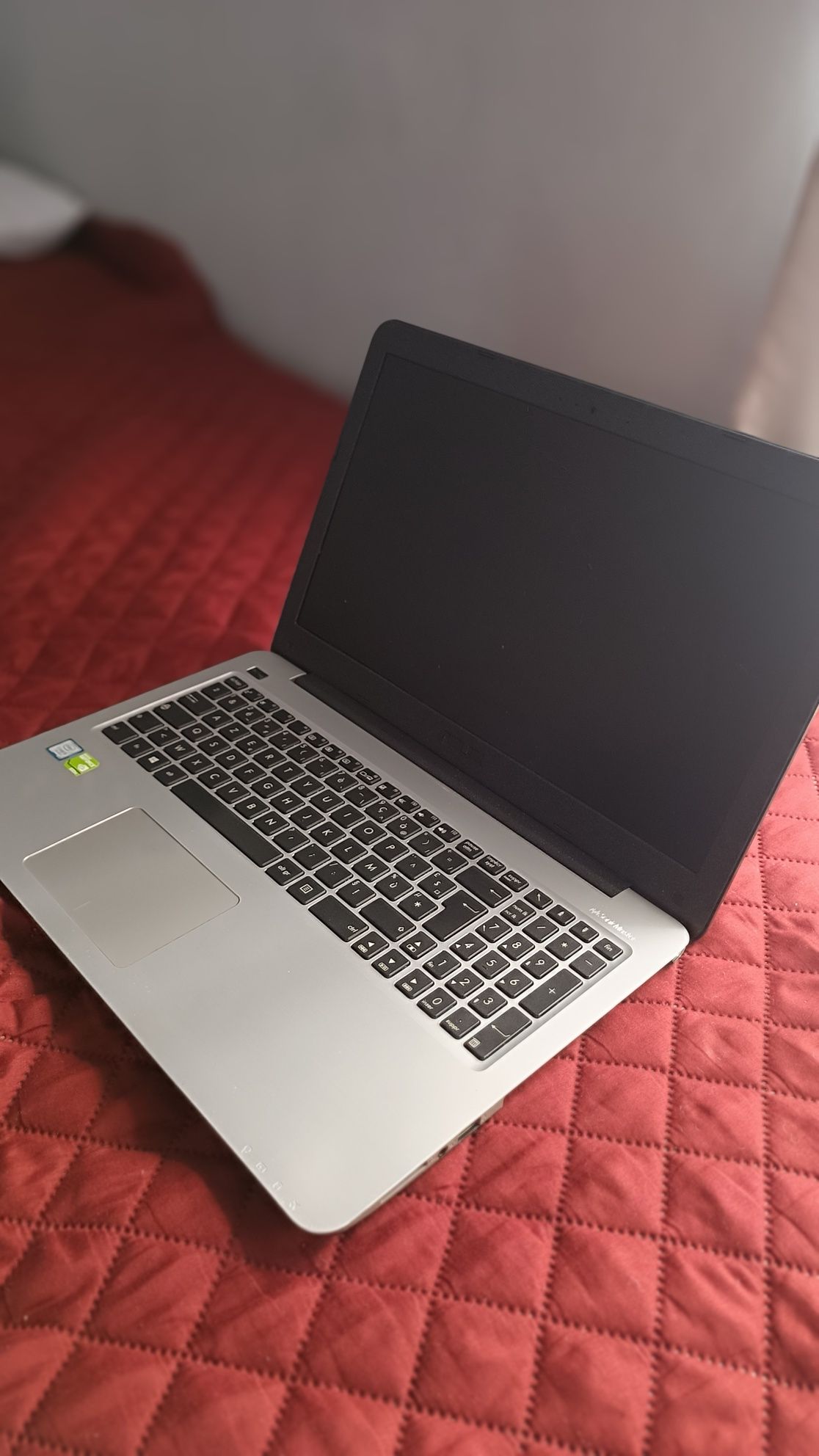 Vând laptop Asus i5 gen7