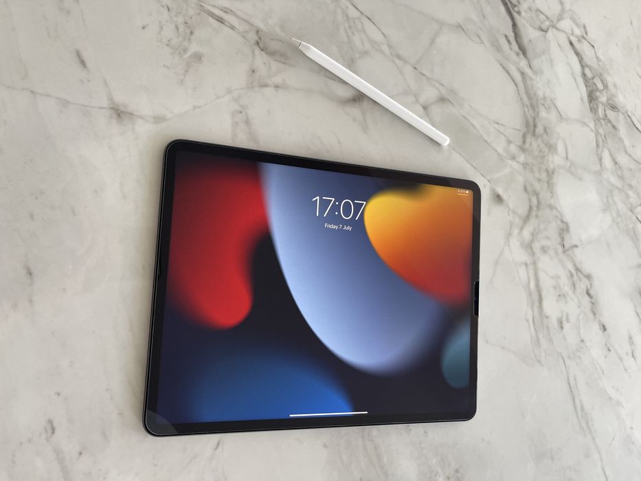 iPad Pro 12.9 (2021) + Apple Pencil + Case