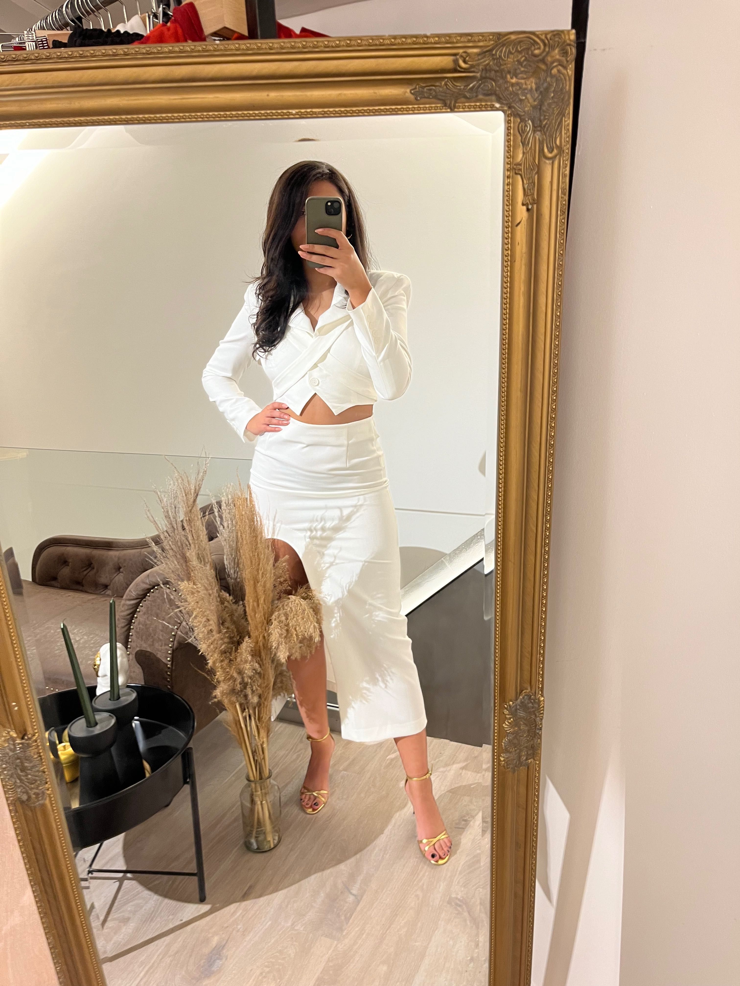 Costum alb 2 piese, sacou cu fustă
