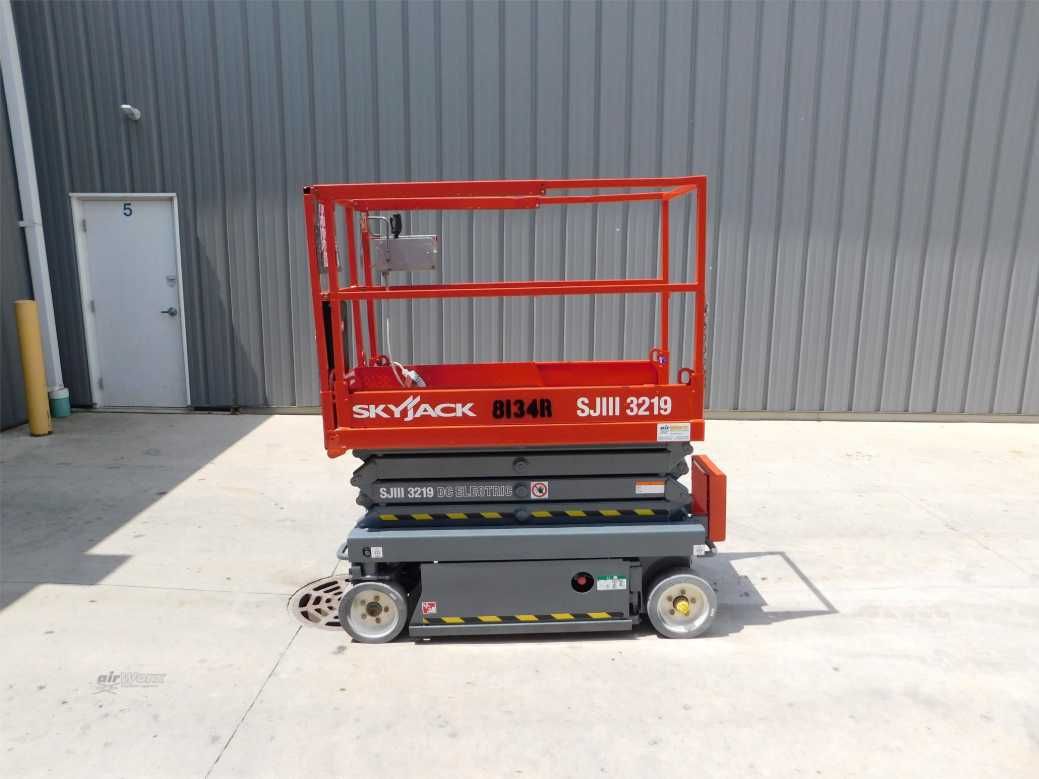 ПОД НАЕМ Ножична Вишка Skyjack SJIH 3219/ 8 м. Височина, гр. Казанлък