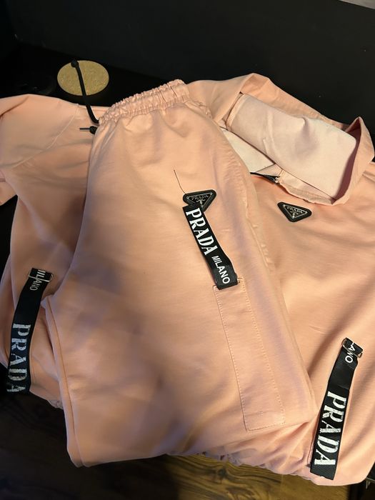 Дамски спортен екип марка Прада