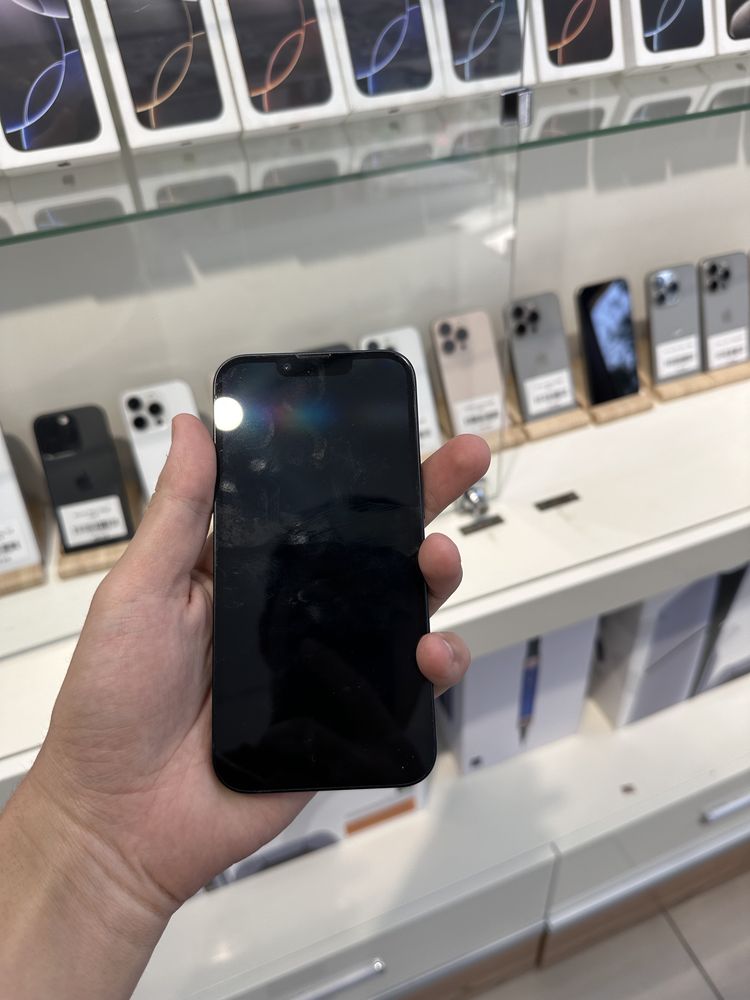 iPhone 13 в идеальном состоянии