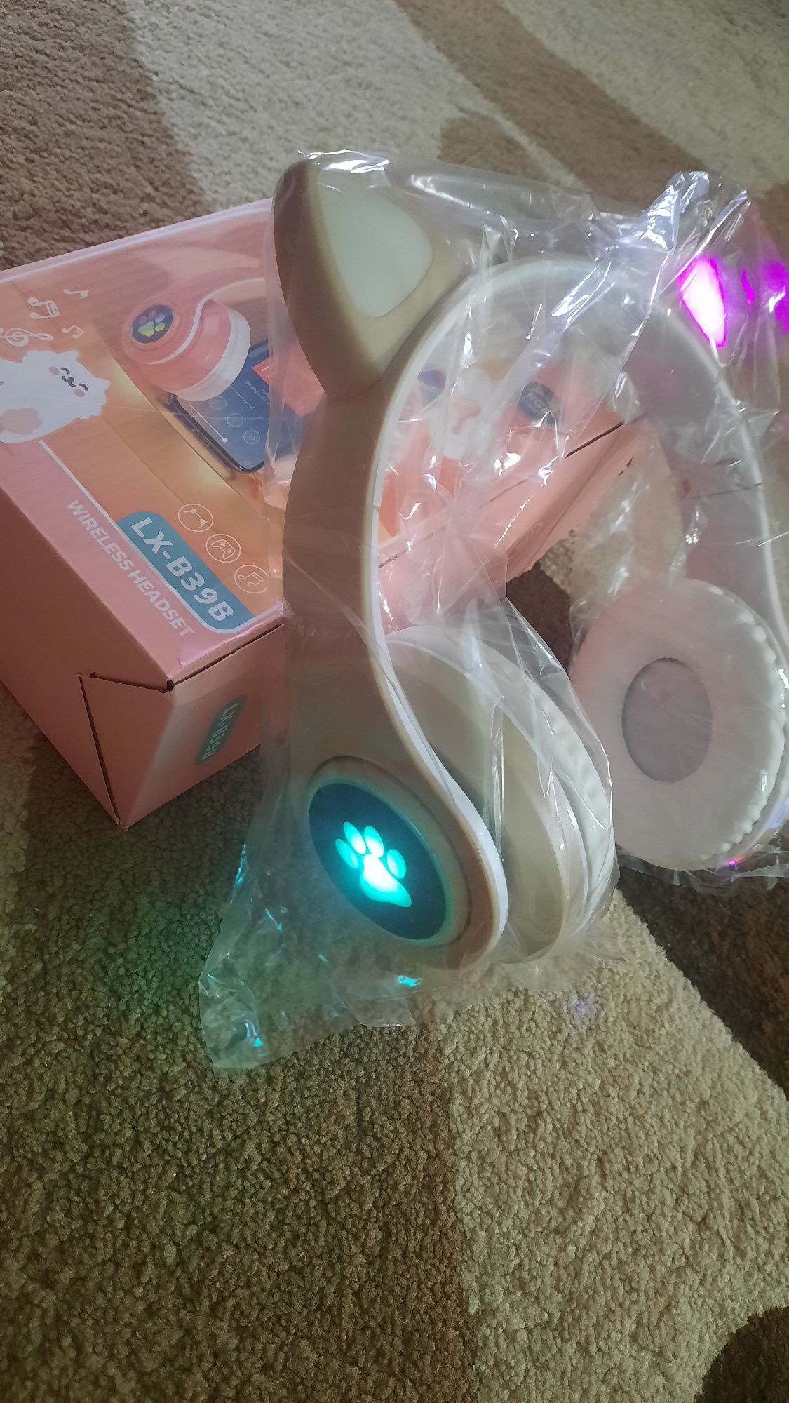 Casti wireless cu urechi pisicuța și lumini LED