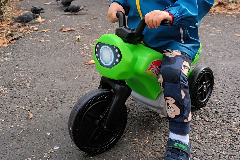 Motocicleta de plastic fara pedale