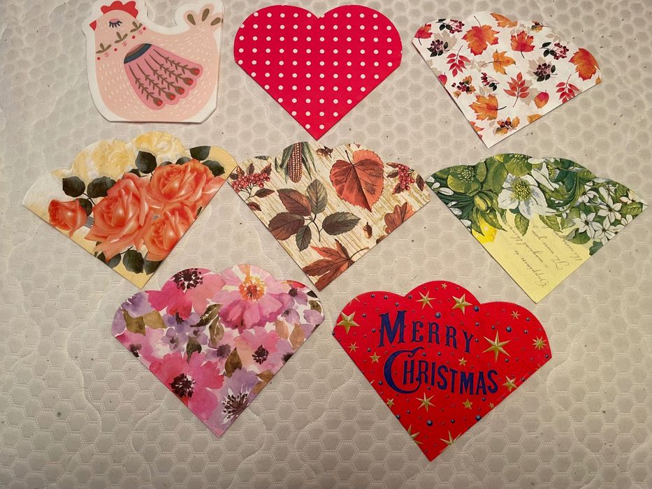 Колекция от 100 бр. кръгли и с различни форми салфетки.