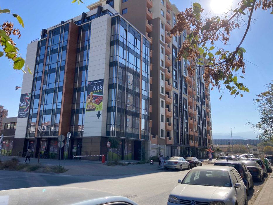 Дава се под наем Магазин в Пловдив, Център - 64 кв.м за 663 € - Снимка #1