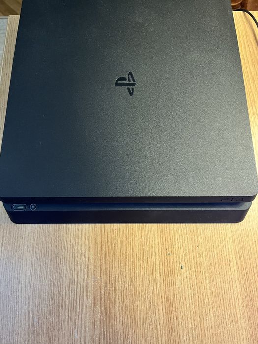 PS 4 slim cu 2 controllere, jocuri si volan cu pedale