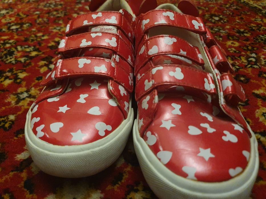 Стильные кроссовки для девочки lefties!