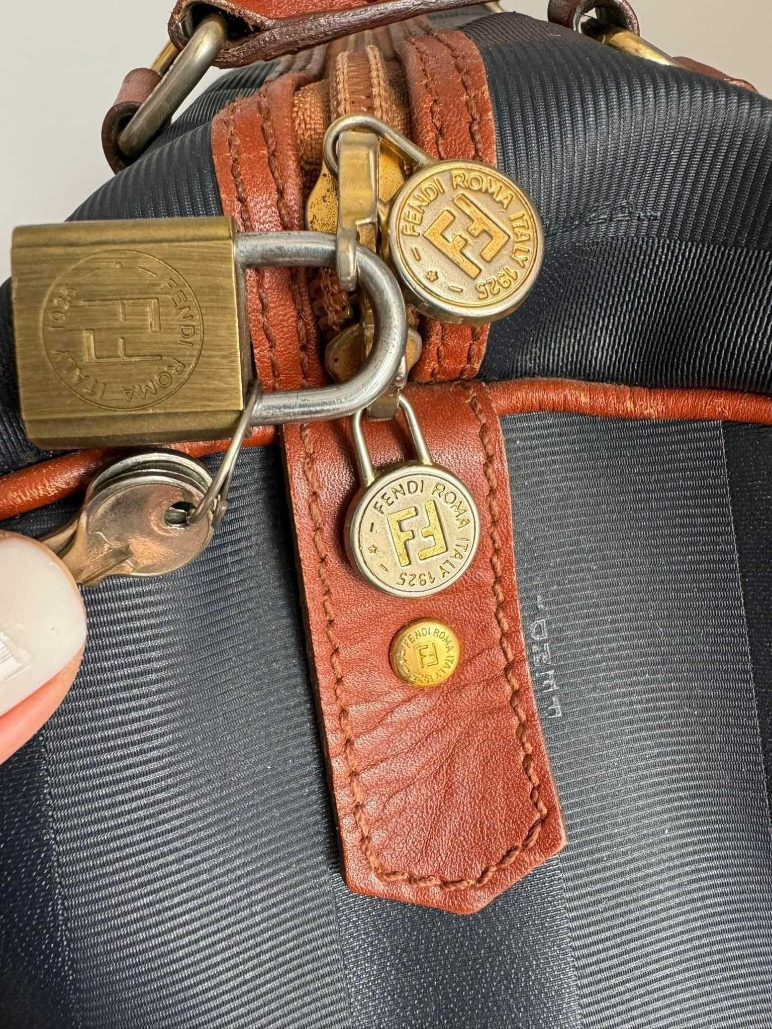 Foarte tare geanta originala Fendi