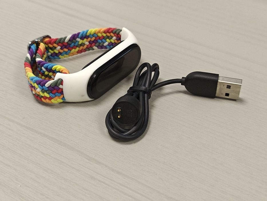 Încărcător xiaomi mi smart band 6 cu tot cu ceas defect și curea