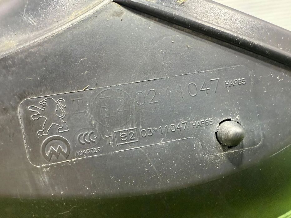 OGLINDA DREAPTA 1-3 PINI / 2-6 PINI PEUGEOT 208 2015 1.0 BENZINA / BERLINA 3 USI COD OEM 232673078 1611240380 2012-2019