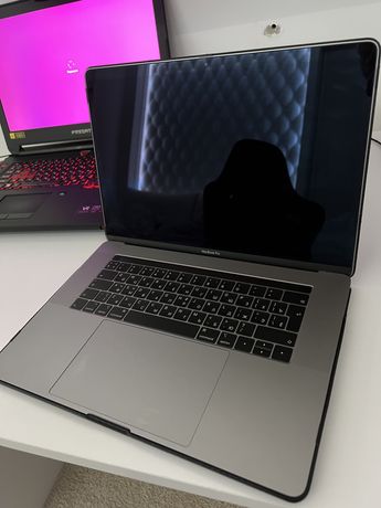 MacBook Pro (15-inch) with touch bar