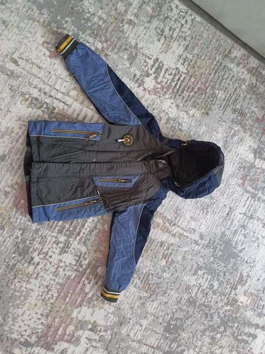 Продам куртку на мальчика в хорошем состоянии, качество отличное