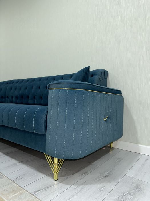 Продаю шикарный диван длиной 4 метра в идеальном состоянии.