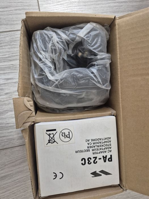 Продаётся зарядное устройство Vertex Standard VAC-800