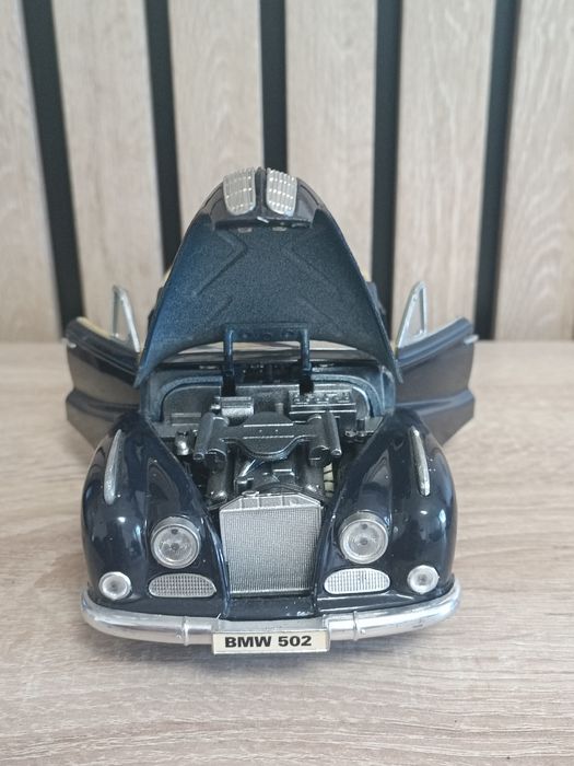 Machete mașinuțe de colecție Maisto, Burago