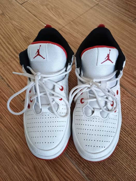 Vând Jordan Max Aura 35.5