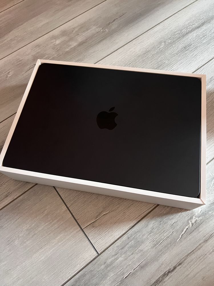 MacBook Air 13 M3 8GB 256GB SSD ca nou, garantie, 100% baterie
