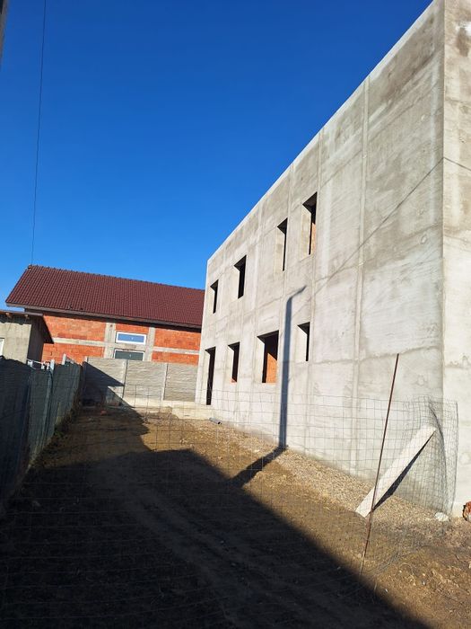 Duplex cu ambele apartamente, semifinisat, la Utvin