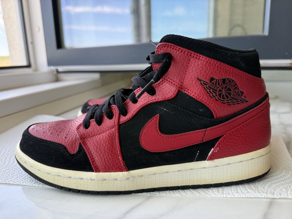 Nike Air Jordan 1 Mid / 44