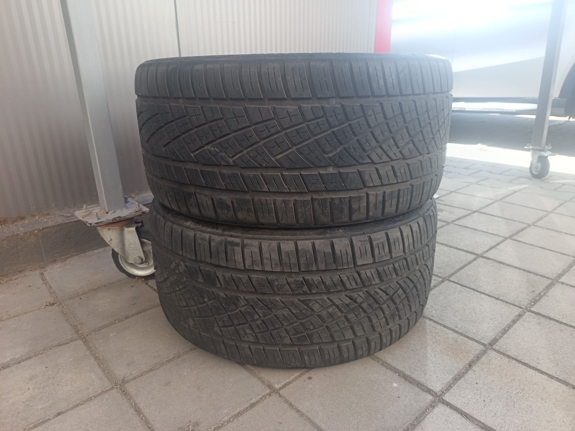275 30 20 Continental, DOT 22