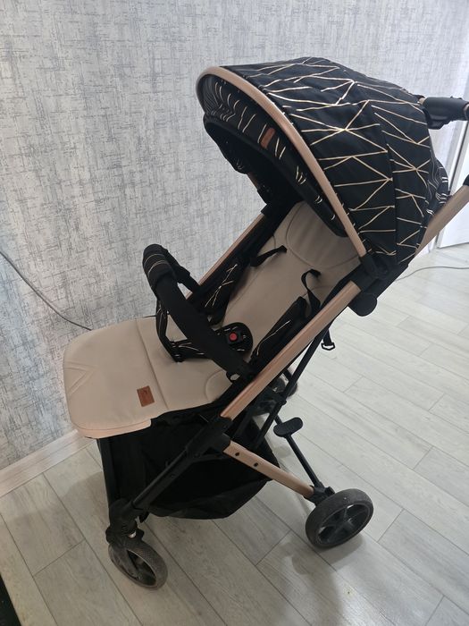 Детская коляска (есть подарок)