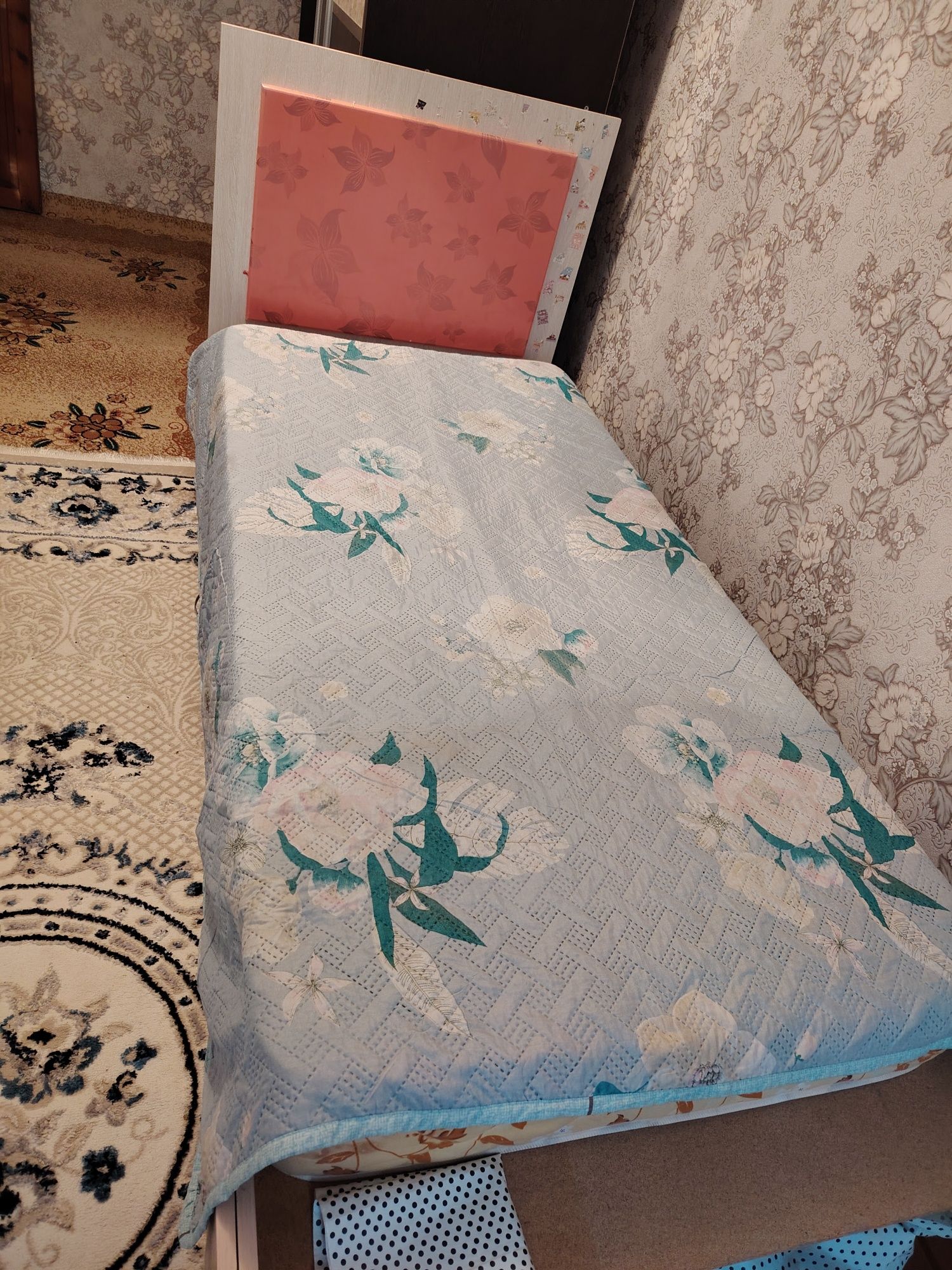 Продам детскую кровать с матрасом
