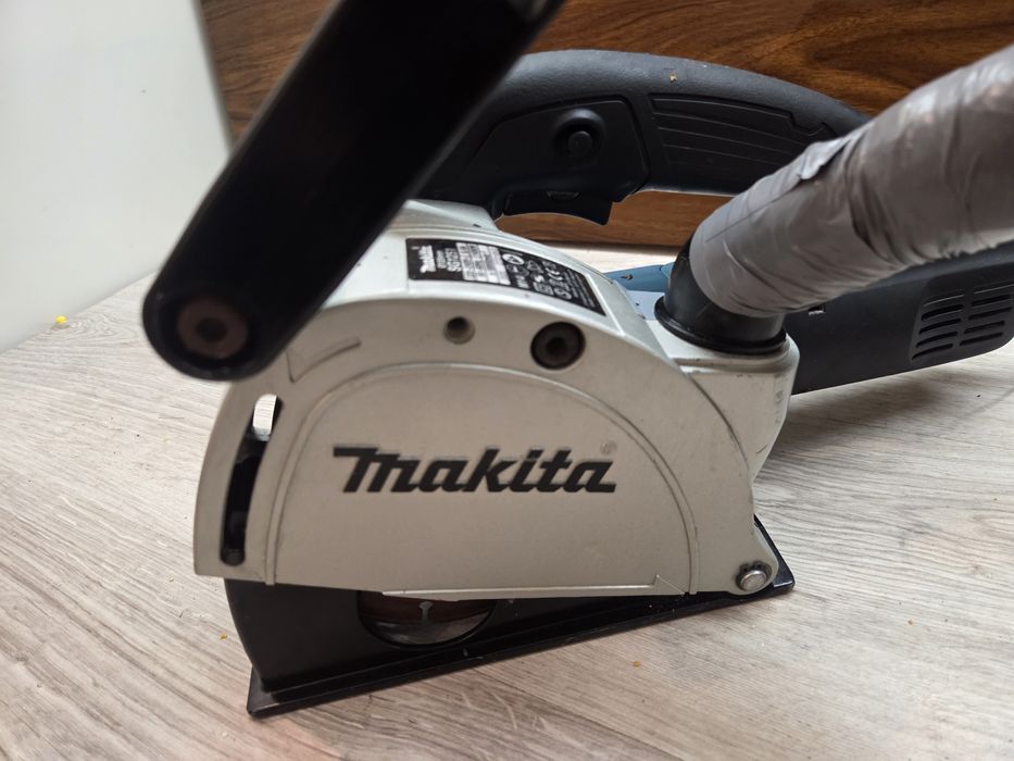 Masina de canelat Makita SG1251 , slituit