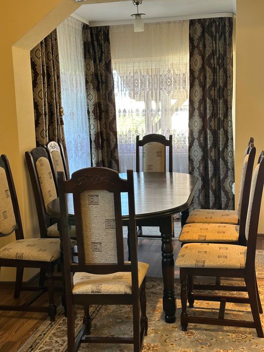 Masa cu 8 scaune lemn masiv