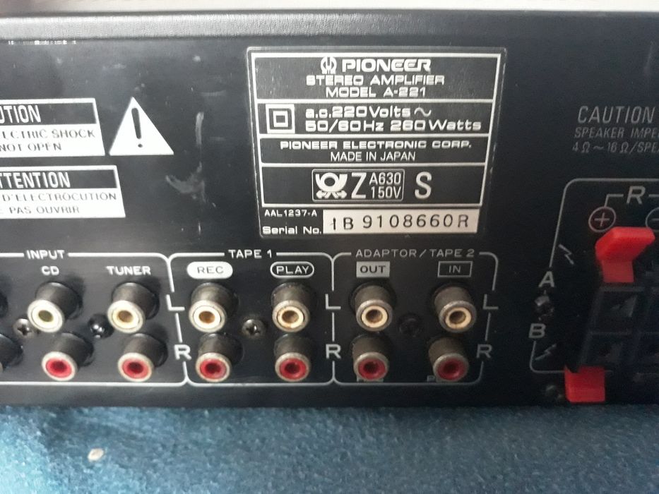 Amplificator Pioneer parțial funcțional