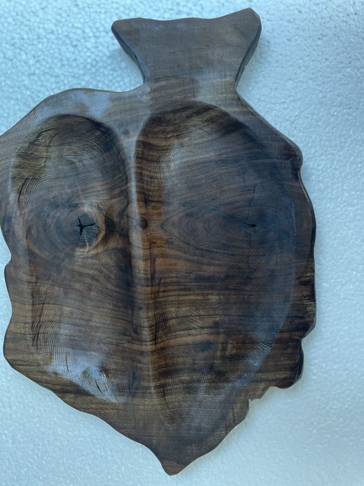 Mese lemn nuc si rasina epoxidica