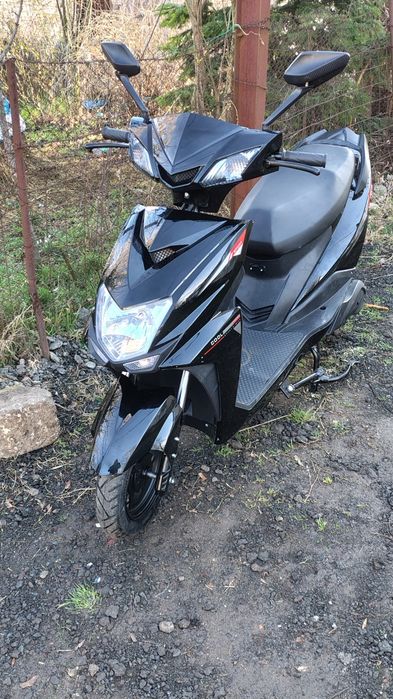 Vând schuter electric 2025 .4500 lei  negociabil acte la zi ITP ..