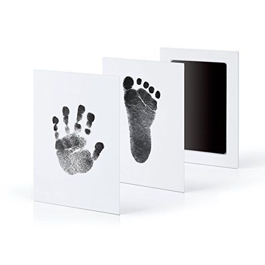 Комплект за правене на отпечатъци на бебешки крачета или ръчички.